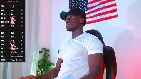 Snapshot of mylowallacee chatting on 11.19.25 Mylo Wallace online show from 11.19.25