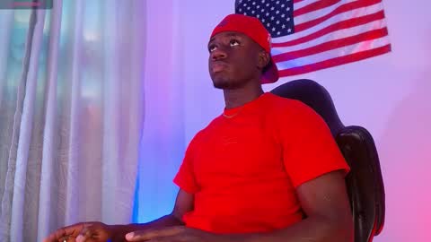 Snapshot of mylowallacee chatting on 11.26.25 Mylo Wallace online show from 11.26.25