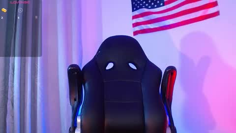 Snapshot of mylowallacee chatting on 11.27.25 Mylo Wallace online show from 11.27.25