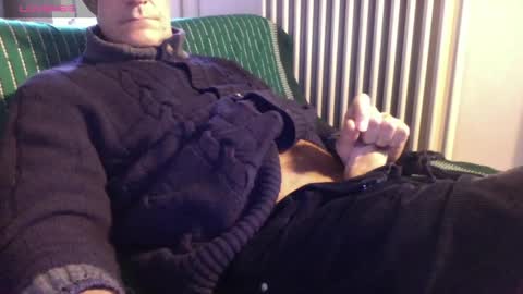 Bi sexy guy lovense hush is on private is open or password show tip if you like. online show from 02.06.25