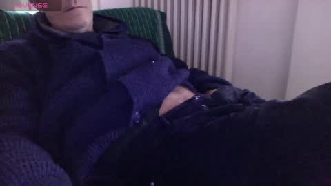 Bi sexy guy lovense hush is on private is open or password show tip if you like. online show from 02.08.25