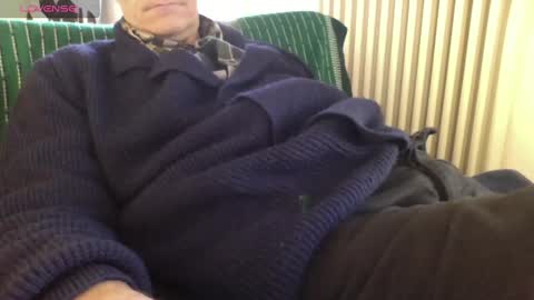 Bi sexy guy lovense hush is on private is open or password show tip if you like. online show from 03.04.25