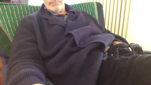 Bi sexy guy lovense hush is on private is open or password show tip if you like. online show from 03.10.25