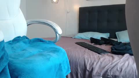 Snapshot of mysterious_girl42 chatting on 12.17.24 No Name online show from 12.17.24