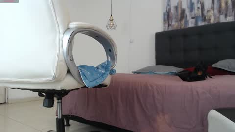 Snapshot of mysterious_girl42 chatting on 01.21.25 No Name online show from 01.21.25