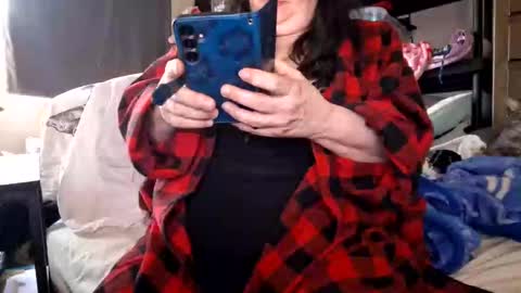 Snapshot of mysteriouswoman18 chatting on 11.22.25 mysteriouswoman18 online show from 11.22.25