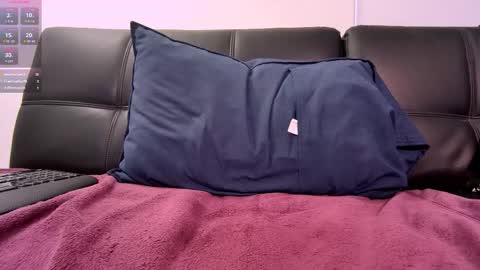 Snapshot of mystery_nymph_milf chatting on 10.28.25 Mystery Nymph Milf online show from 10.28.25