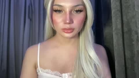UR GIRL NEXTDOOR online show from 04.29.26