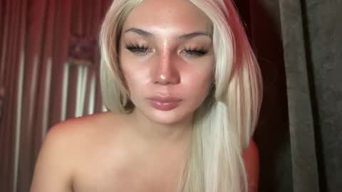UR GIRL NEXTDOOR online show from 05.01.26