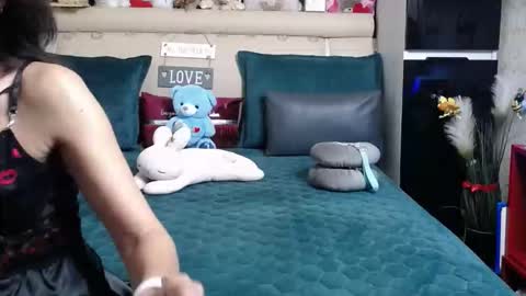 Snapshot of mysteryroom chatting on 11.15.25 Shine online show from 11.15.25