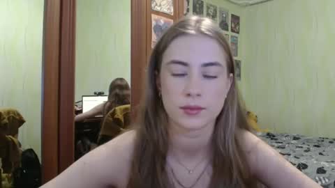 Snapshot of mysticemeli chatting on 10.05.25 Emelie online show from 10.05.25
