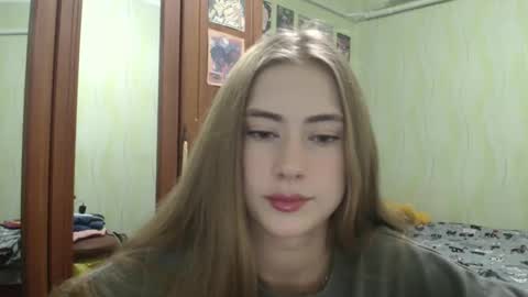 Snapshot of mysticemeli chatting on 10.07.25 Emelie online show from 10.07.25