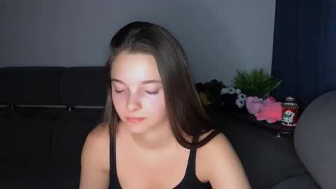 Snapshot of mysticrose_ chatting on 11.15.25 Leya online show from 11.15.25