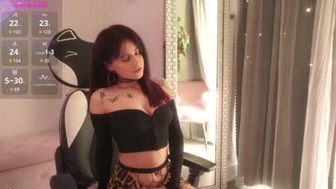 Snapshot of mysticxkitty chatting on 12.01.24 Kamile Get to know me better Subscribe to my OnlyFans Mysticxkitty online show from 12.01.24