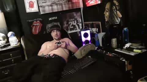 Snapshot of n3v3rpanic1 chatting on 01.16.25 SnackPants online show from 01.16.25