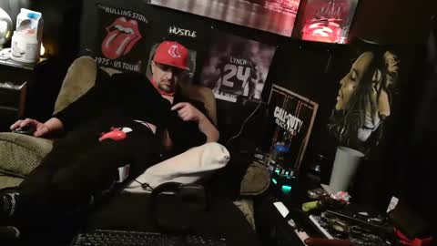 Snapshot of n3v3rpanic1 chatting on 01.19.25 SnackPants online show from 01.19.25