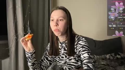 Vanessa and Julia  online show from 03.05.25