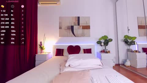 Nadia online show from 11.25.25