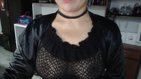 Snapshot of nadia_abaud chatting on 02.08.25 Nadia online show from 02.08.25