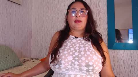Snapshot of nadiawhite_ chatting on 10.17.25 Nadia online show from 10.17.25