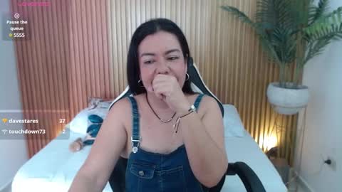 Snapshot of nahia_13 chatting on 01.15.25 N A H I A online show from 01.15.25