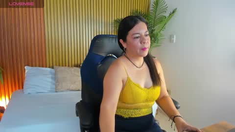 Snapshot of nahia_13 chatting on 10.15.25 N A H I A online show from 10.15.25