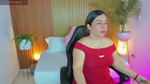 Snapshot of nahia_13 chatting on 07.29.26 N A H I A online show from 07.29.26