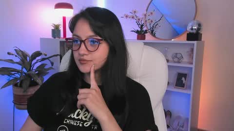 Nahia INDEPENDENT MODEL P online show from 05.04.26