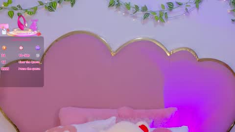 NahiaraReina  online show from 12.16.25