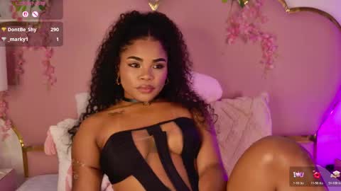 NahiaraReina  online show from 04.30.26