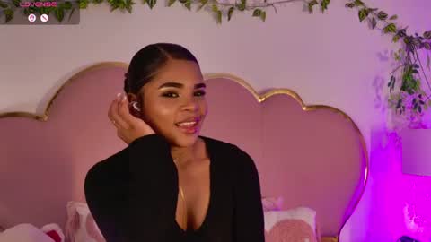 Snapshot of nahiarareina chatting on 06.11.26 NahiaraReina online show from 06.11.26