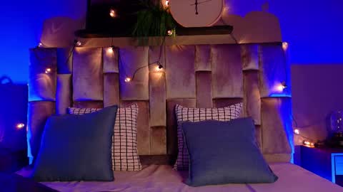  VICTORIA  online show from 09.18.25