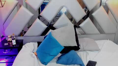 Nahomi  online show from 03.01.25