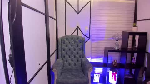 Nahomi online show from 12.02.25