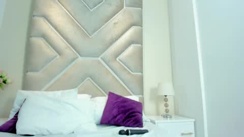 NAHOMY online show from 12.17.25