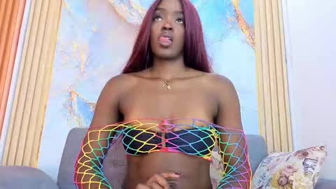 Nahomy  online show from 10.19.25