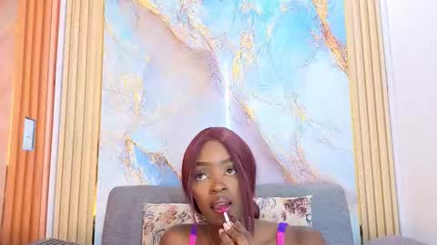 Nahomy  online show from 10.20.25