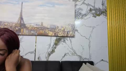 Nahomy  online show from 11.17.25