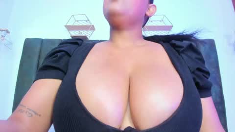 Snapshot of nahomygrey_ chatting on 05.30.26 Nahomy online show from 05.30.26