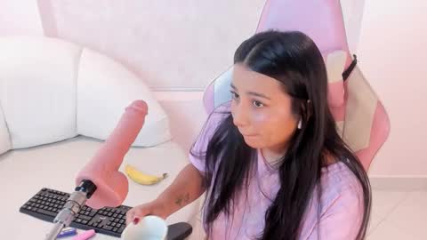 Nahomy Roberts online show from 03.12.26