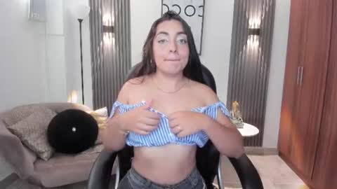 Snapshot of naiah_blue chatting on 06.12.26 naiah_blue online show from 06.12.26