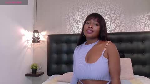 naiaramasson_ online show from 12.01.25