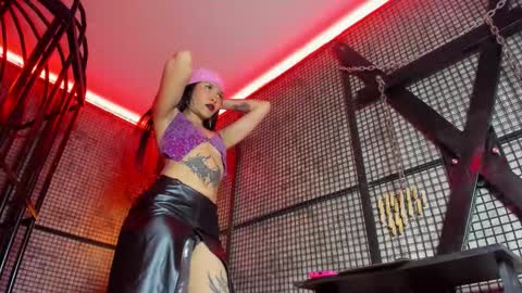 Naila online show from 11.14.25