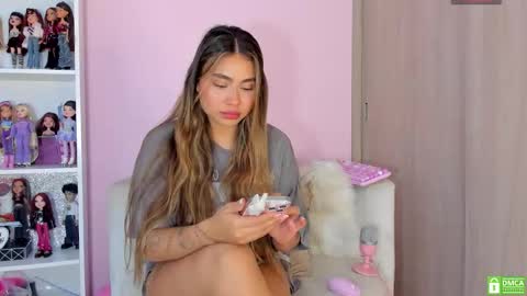 Snapshot of naileea chatting on 11.12.25 online show from 11.12.25