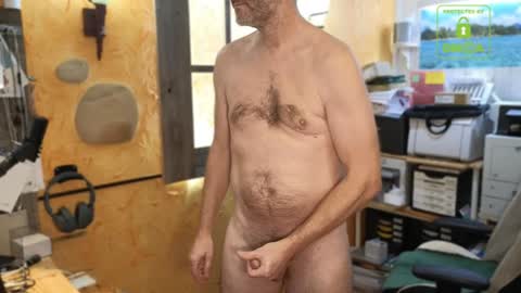 Snapshot of nakedluke chatting on 12.19.24 Luke online show from 12.19.24