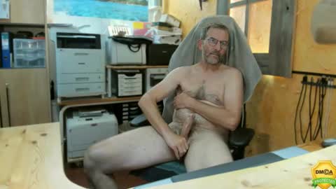 Snapshot of nakedluke chatting on 09.22.25 Luke online show from 09.22.25