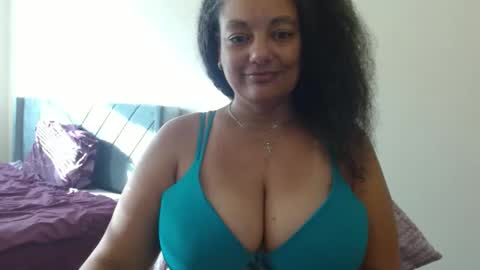 Snapshot of nala_thickk chatting on 12.14.24 Nala Thickk online show from 12.14.24