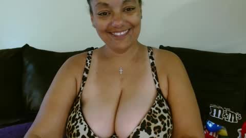 Snapshot of nala_thickk chatting on 10.07.25 Nala Thickk online show from 10.07.25
