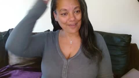 Snapshot of nala_thickk chatting on 10.21.25 Nala Thickk online show from 10.21.25