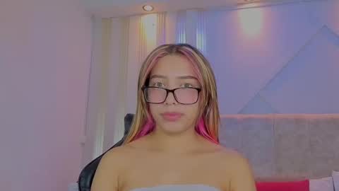 nami_sweet_ online show from 09.25.25